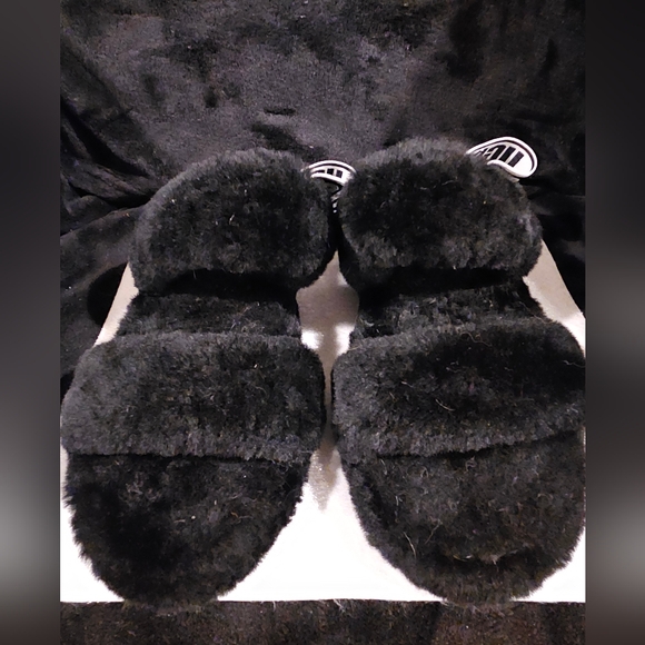 UGG Black Fuzzy Slippers with Logo Band Size 10 - Picture 1 of 7